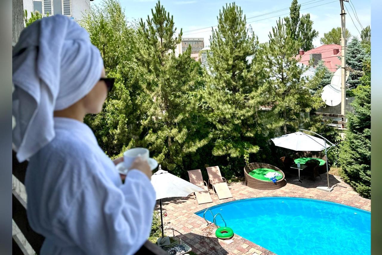 Tian-Shan Hotel Bishkek Exteriör bild