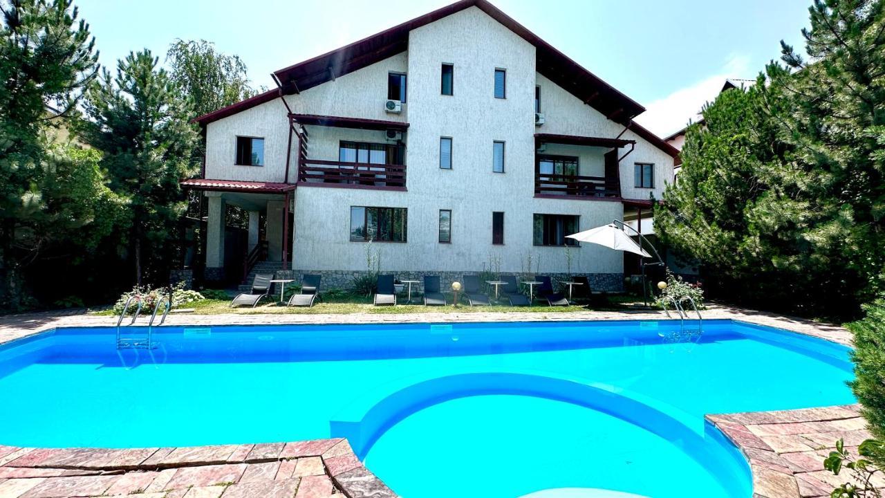 Tian-Shan Hotel Bishkek Exteriör bild