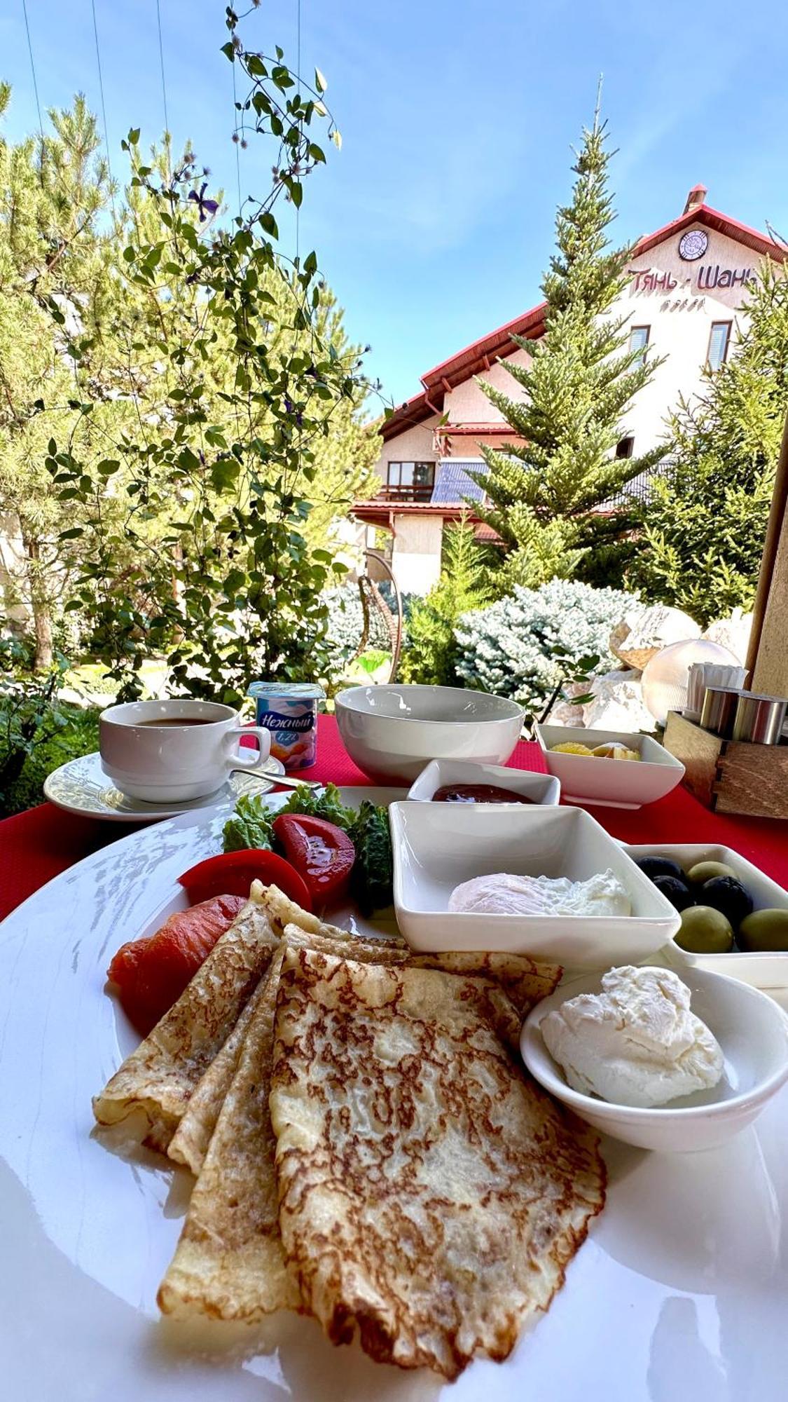 Tian-Shan Hotel Bishkek Exteriör bild
