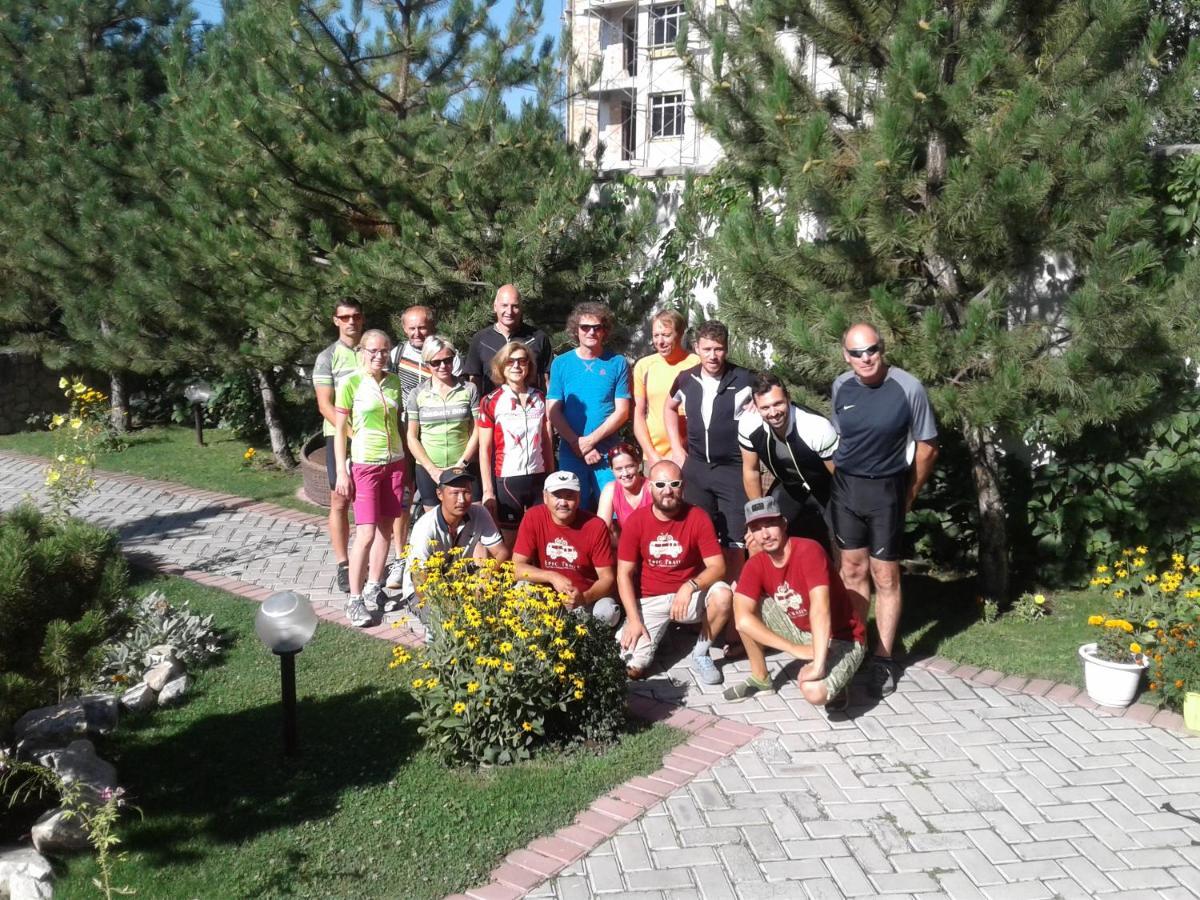 Tian-Shan Hotel Bishkek Exteriör bild