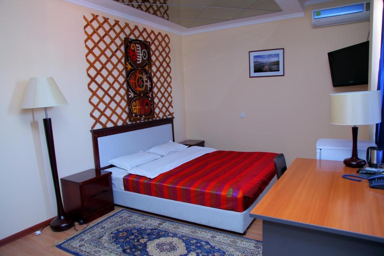 Tian-Shan Hotel Bishkek Exteriör bild